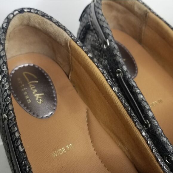 Clark's Artisan Women's Metallic Silver Snakeskin Slip On's Flats Loafer 7W - Picture 4 of 15